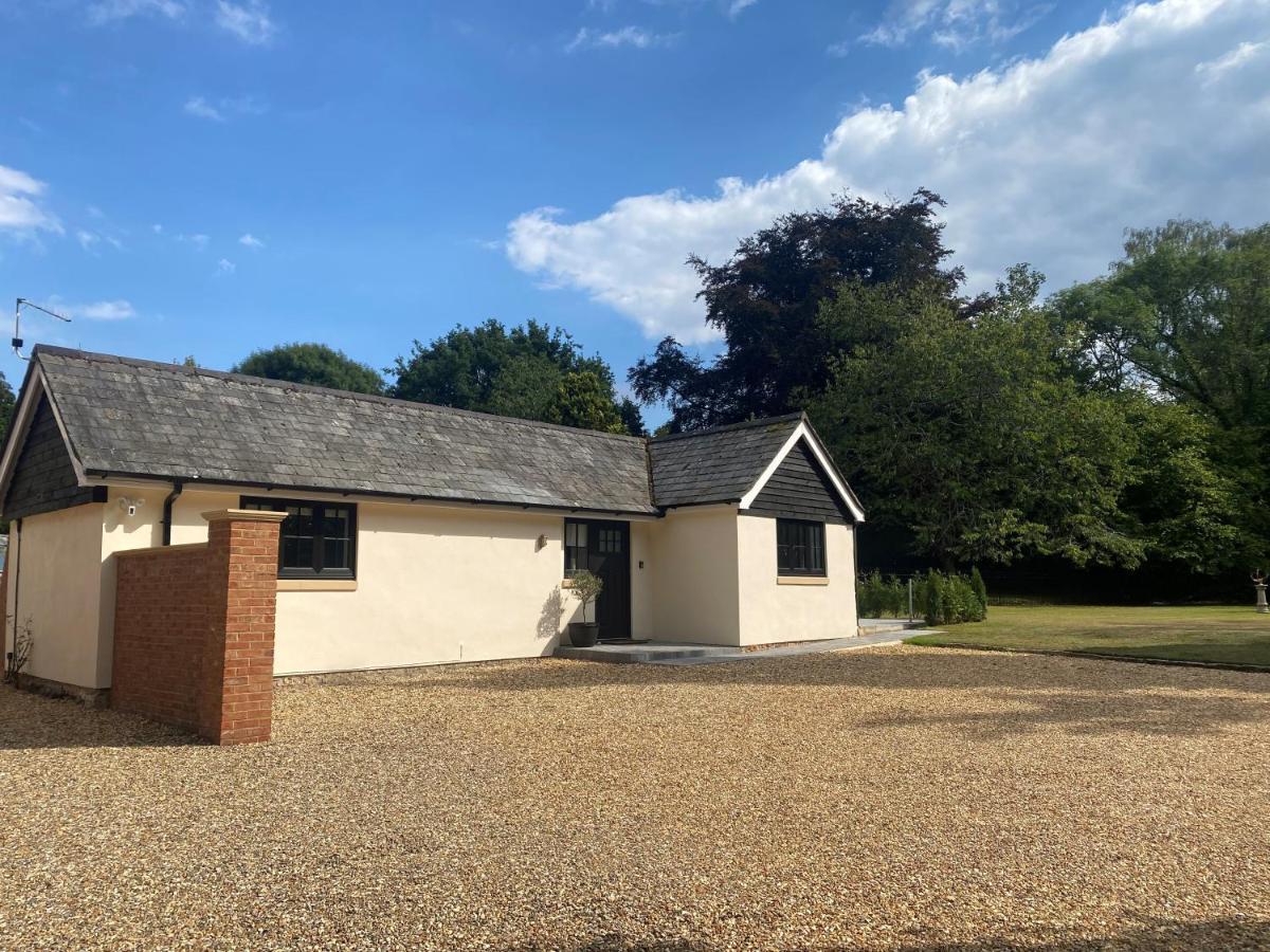 Springfield Lodge - Adorable New Forest 1-Bedroom Guest House Ringwood Exterior photo